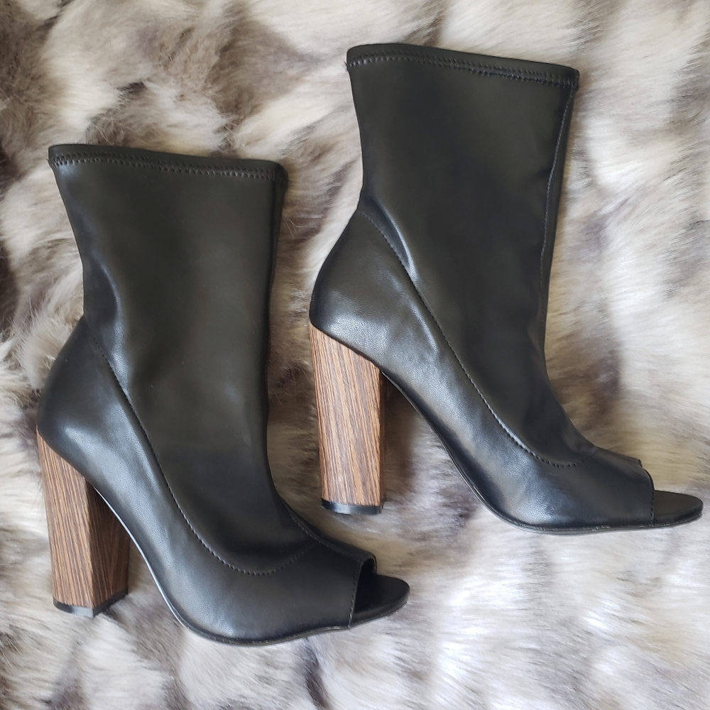 Shoedazzle Noni Sock Booties Peep Toe Heels 7.5